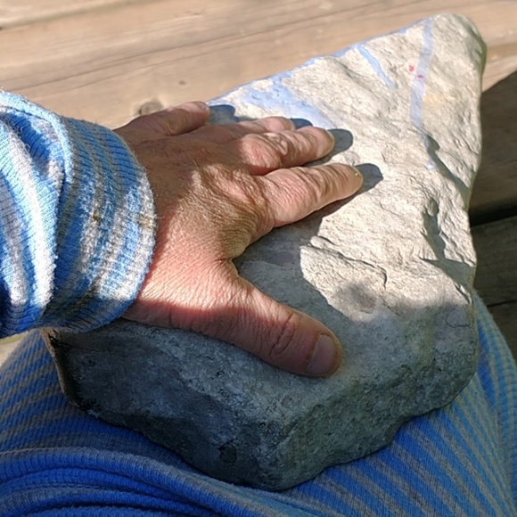 🇨🇦 Hand Painted Lighthouse Rock - Picture 7 of 7